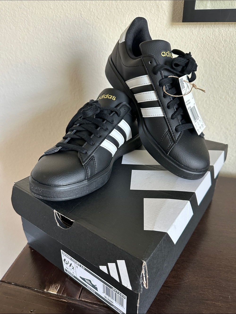 Adidas Women's Grand Court 2.0 Sneaker NWT size 6.5